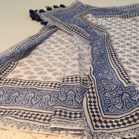 💙 Blue White 🔷 Chico’s 🔷 Tasseled 🔷 Scarf 💙 - Picture 6 of 7